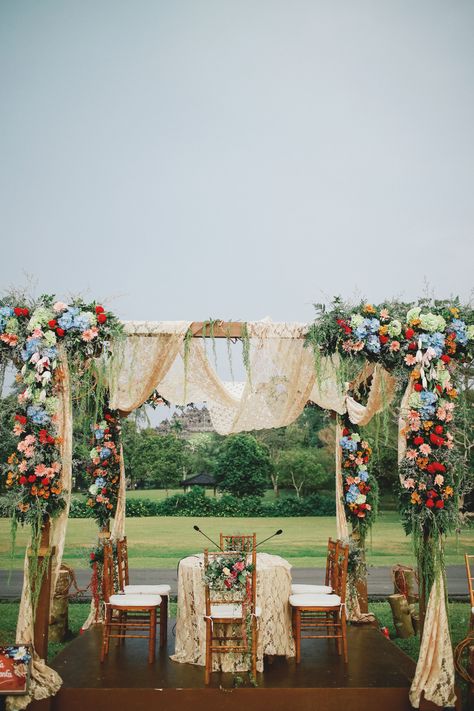 An Eclectic Bohemian Javanese Wedding At Borobudur Temple - 010 Wedding Ceremony Backdrop Outdoor, Javanese Wedding, Garden Party Theme, Rustic Wedding Backdrops, Wedding Isles, Wedding Bohemian, Bohemian Wedding Decorations, Wedding Backdrop Design, Boho Style Wedding