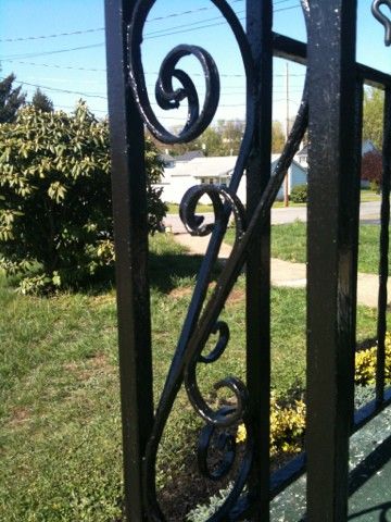 Replacing Wrought Iron Porch Railing, Painting Iron Railing, Cleaning Rusty Cast Iron, Painting Rusted Metal, Rod Iron Railing, Wrought Iron Porch Railings, Iron Railings Outdoor, Cast Iron Railings, Wrought Iron Paint