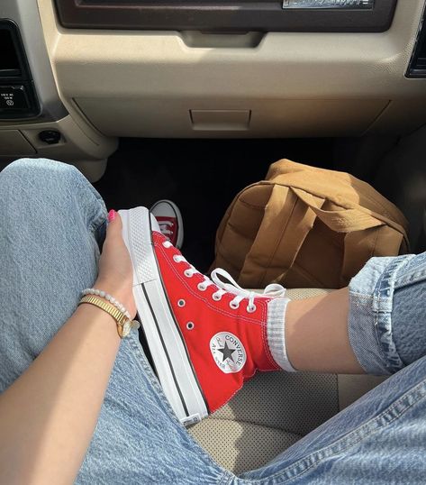 Converse Rouge, Red All Star, Red Converse Outfit, Red Shoes Outfit, Cute Converse Shoes, The Red Shoes, Loving Him, Cute Converse, Converse Platform