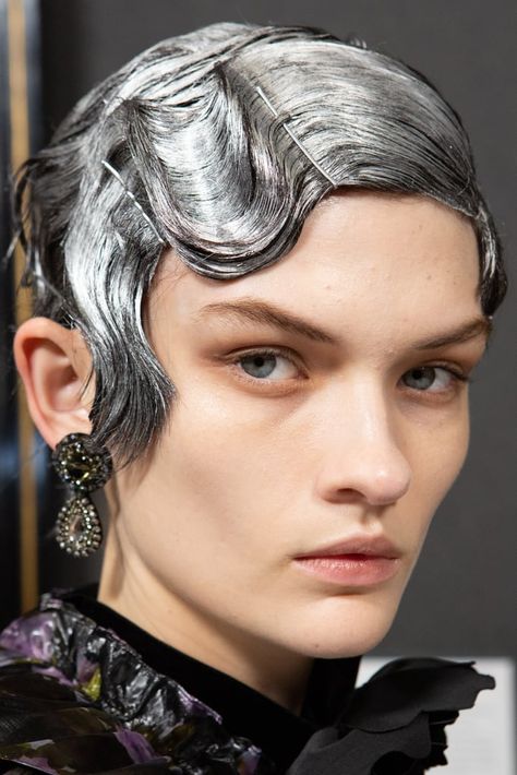 Shimmering Silver Wigs at Erdem Fall 2020 Fashion Week Hair, Silver Wigs, Halloween Beauty, Editorial Hair, Finger Waves, Colored Wigs, Ex Machina, New Haircuts, Metallic Hair