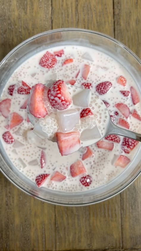 Strawberry Sago With Nata De Coco, Strawberry Sago Recipe, Strawberry Sago Dessert, Strawberry Tapioca Pearls, Tapioca Pearls Recipe, Strawberry Sago, Baking With Pumpkin, Tapioca Dessert, Bowl Of Strawberries