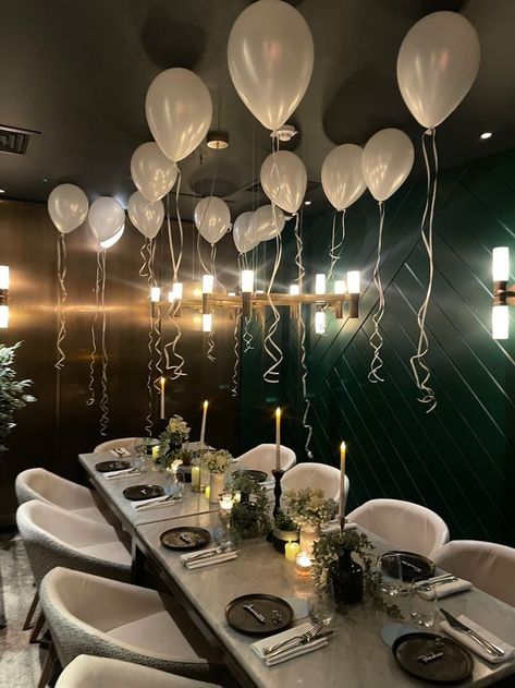 Hosting Birthday Dinner, Prom Dinner At Home Ideas Table Settings, Birthday Diner, Birthday Dinner Table, Formal Birthday Party, Decor Natal, 22nd Bday, Dinner Party Table Settings, 18th Birthday Party Themes