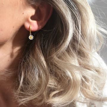 Gold Hoop Earrings Aesthetic, Hoops With Charms, Hoop Earrings Aesthetic, Small Earrings Gold, Curated Ear, Small Gold Hoop Earrings, Lisa Angel, Small Gold Hoops, Earrings Aesthetic