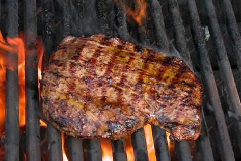 Grilled Flank Steak with Garlic & Rosemary Hamburger Steak Recipes, Hamburger Steaks, Grilling Recipes Sides, Steak And Onions, Hamburgers Grilled, Flank Steak Recipes, Grilled Meat Recipes, Grilled Steak Recipes, Grilled Flank Steak