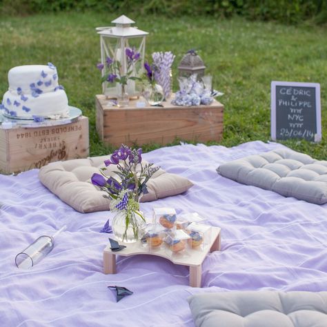 Picnic Themed Wedding, Picnic Wedding Ideas, Purple Picnic, Themed Wedding Decorations, Picnic Theme, Sandwich Bar, Picnic Inspiration, Picnic Decorations, Picnic Birthday