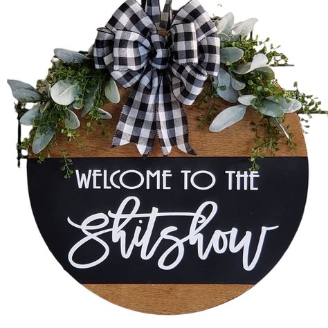 Welcome Home Signs, Wreath Wall Decor, Welcome Door Signs, Wood Wreath, Wooden Welcome Signs, Front Door Porch, Wooden Front Doors, Front Door Signs, Wreath Wall