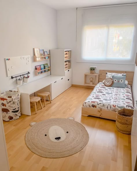 Check more at https://howcandothis.com/homedecoration/37461/ Montessori Bedroom Toddler Girl, Ikea Toddler Bedroom, Neutral Toddler Boy Room, Toddler Room Layout, Childroom Ideas, Small Toddler Room, Ikea Toddler Room, Montessori Room Ideas, Ikea Kids Room