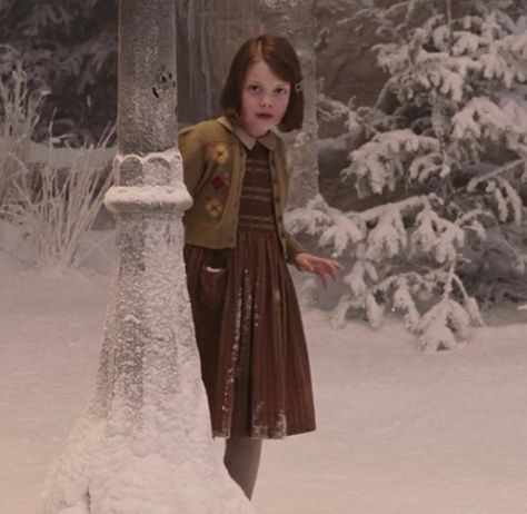 Lucy Narnia, Narnia Costumes, Girls Haircut, Experimental Film, Lucy Pevensie, Georgie Henley, Girl Haircut, Familia Real, Chronicles Of Narnia