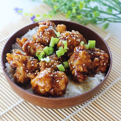 Honey Garlic Crispy Fried Chicken Recipe - Couple Eats Food Crispy Fried Chicken Recipe, Weight Watchers Pasta, Quick Dinner Recipes Healthy, Crispy Chicken Recipes, Fried Chicken Recipe, Quick Healthy Dinner, Honey Garlic Sauce, Crispy Fried Chicken, Sesame Chicken