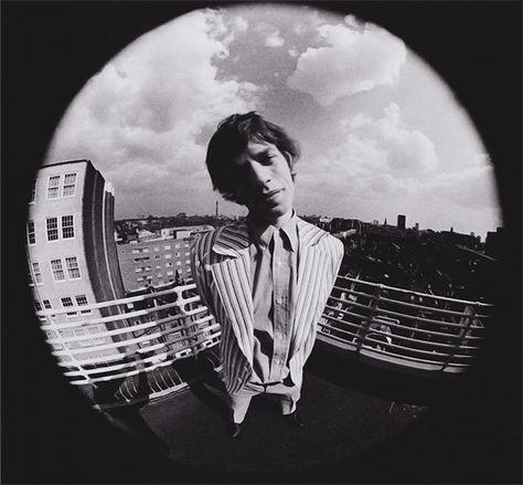 The Stones' Fish-eye Shots in The 60's Photo Oeil, Fisheye Photography, Wide Angle Photography, Nam June Paik, Photographie Portrait Inspiration, Intimate Photos, Photographie Inspo, Fish Eye Lens, Fish Eye