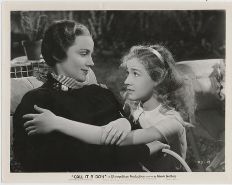 Frieda Inescort Bonita Granville, Rochelle Hudson, Vintage Actresses, Vintage Fashion 1930s, Olivia De Havilland, Old Hollywood Movies, Hollywood Movies, Old Hollywood Stars, Movie Collection