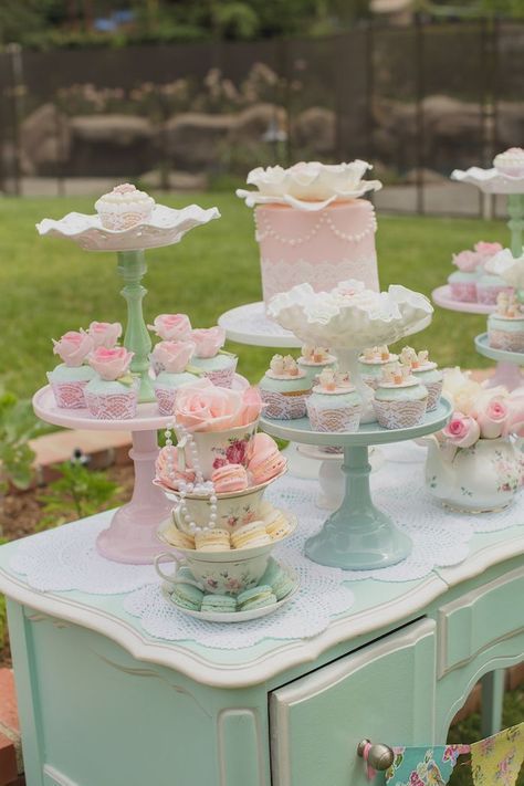 Vintage Tea Party on Kara's Party Ideas | KarasPartyIdeas.com (23) 4de Verjaardag, Buffet Dessert, Vintage Tea Parties, English Tea Party, Ladies Tea, Cake Mini, High Tea Party, Princess Tea Party, Tea Party Bridal