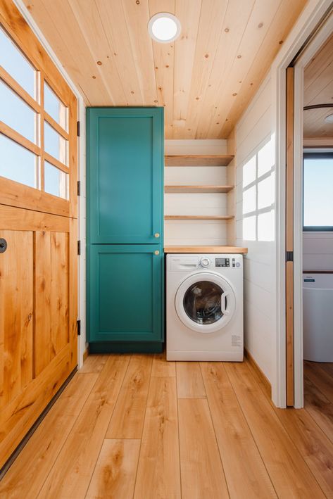 Chelsea's 28x10 MitchCraft Tiny Home U Shaped Kitchen, Tiny Cabins, Entry Laundry Room, Laundry Room Combo, Bathroom With Tub, Tiny Home On Wheels, Tiny House Builders, Home On Wheels, Old Room