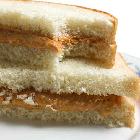 16 Ridiculously Easy School Lunches School Cafeteria Peanut Butter Sandwiches, Peanut Butter And Syrup Sandwich, Peanut Butter Sandwich Recipes, Peanut Butter Sandwich Aesthetic, Peanut Butter And Honey Sandwich, Peanut Butter Sandwich Ideas, Sunny Core, School Lunches Ideas, Mini Bagel Pizza