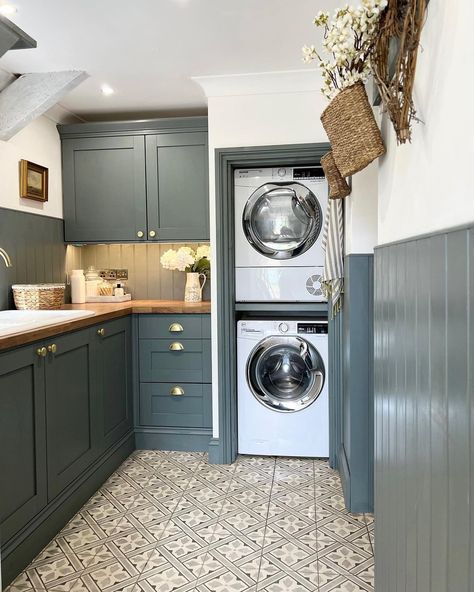 Cwmrhys Cottage on Instagram: “✨Transformation Tuesday ✨ Here’s a little before after of the utility room, originally it was the main kitchen. I love looking back at…” Small Utility Room, Laundry Room Tile, Exterior House Colors With Brown Roof, Exterior House Colors Combinations, Exterior House Paint Color Combinations, Laundry Room Renovation, Laundry Room Remodel, Laundry Room Inspiration, Small Bathroom Ideas On A Budget