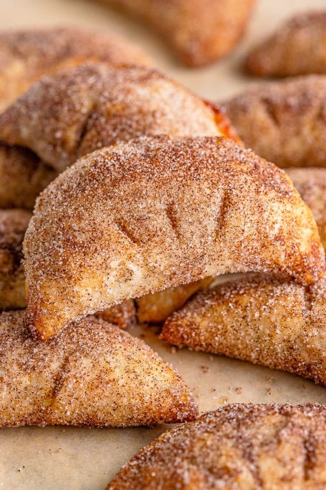 Pumpkin Hand Pies are the perfect blend of flaky pie crust and creamy pumpkin filling, making them a delicious treat for any time of day. Hand Held Desserts, Cinnamon Sugar Desserts, Pumpkin Hand Pies, Ready Made Pie Crust, Pumpkin Filling, Hand Pie Recipes, Fried Pies, Mini Pumpkin Pies, Hand Pie