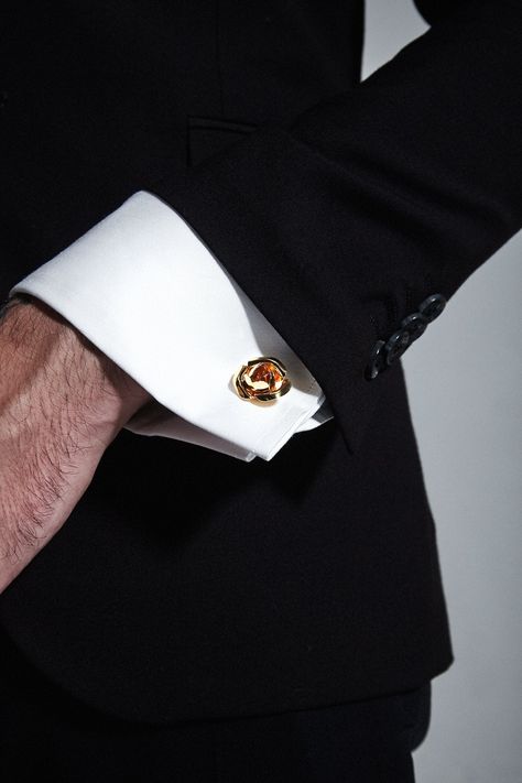 It's time to upgrade those white shirt cuffs. Represent floral abundance with these rose cufflinks, a staple of the Mordekai world as well as a conversation piece starter. These floral rose cufflinks are the perfect finishing touch for any outfit, adding a touch of elegance and sophistication. Make a statement of classic style with Mordekai's iconic design! please allow two weeks for delivery. 1" diameter 1.25" high plated on brass Handmade in USA Jewelled Headpiece, Icy Girl, Bridal Jewels, Shirt Cuff, Vintage Cufflinks, Jewelry Repair, Animal Jewelry, Conversation Piece, Jewelry Sales