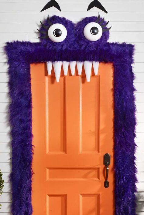 Hollween Decor Classroom Door, Monster Halloween Decorations, Monster Door Decoration, Door Monster, Halloween Door Decorations Classroom, White Halloween Decor, Diy Halloween Door Decorations, Monster Door, Halloween Classroom Door