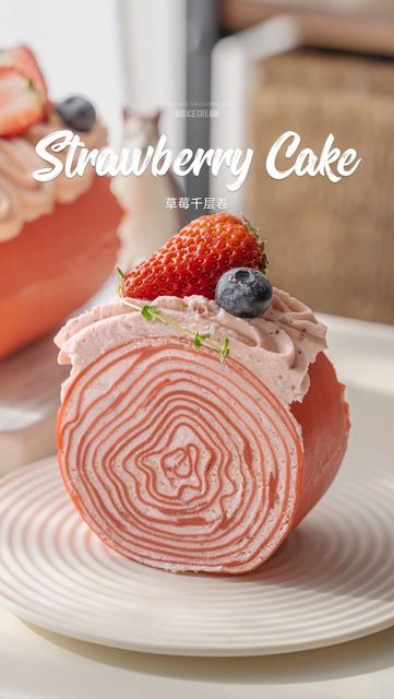 Cake With Toppings, Red Velvet Food, Cheese Paste, Recipe Crepes, Strawberry Crepe Cake, Red Velvet Cake Roll, Fruit Crepes, Blueberry Recipe, Blueberries And Cream