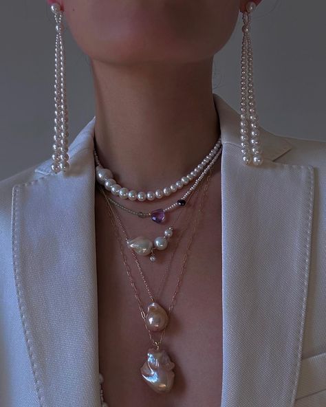 ÍASPIS PEARL.JW | Harness the delicate shimmering, ethereal orbs of iridescence around your neck. Let them watch in awe as your pearls glow and reflect the… | Instagram Sammy Rae, Pearl Harness, Beaded Harness, Pearls Aesthetic, Pearl Outfit, Healing Necklace, Stylish Earring, Earring Crafts, Pearl Gemstone