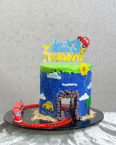 Kiddies cake with constantly moving train Titipo Train Birthday Cake, Moving Train Cake Ideas, Moving Train Cake, Train Cake Design, Train Cakes For Boys, Moving Cake, Birthday Cake For Son, January Design, 1st Birthday Cake Designs