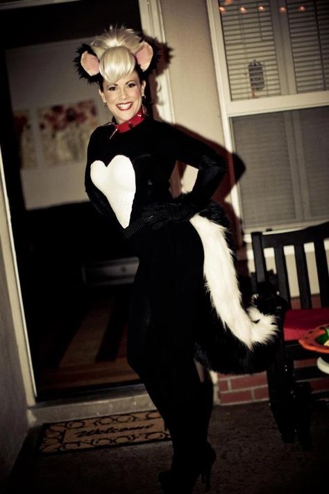 Skunk Costume Womens, Diy Skunk Costume, Skunk Halloween Costume, Skunk Halloween, Skunk Costume, Raccoon Costume, Carnaval Outfit, Halloween Things, Homemade Costume