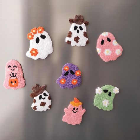 Want to celebrate Halloween with a touch of cuteness and floral charm? 🎃👻 Introducing our handmade flower-themed Halloween punch needle fridge magnets! These adorable ghosts bring the energy of spring and the fun of Halloween to any metal surface.✨ Each magnet is carefully crafted using high-quality threads, ensuring vibrant colors and durability. Every piece is made with attention to detail.💞 These ghosts go beyond the traditional Halloween theme by incorporating lovely flower patterns. Each Halloween Fridge Magnets, Punch Needle Magnet, Punch Needle Ornaments, Fall Magnets, Halloween Punch Needle, Punch Halloween, Cute Fridge Magnets, Halloween Magnets, Handmade Magnets