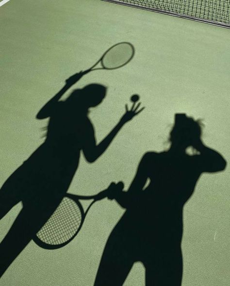 Tennis With Friends Aesthetic, Tenis Aesthetic Sport, Green Aesthetic Friends, Tennis Girl Aesthetic, Mode Tennis, Tennis Pictures, Tennis Photos, Tennis Aesthetic, Tennis Life