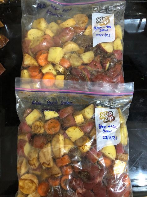 Dump Bag slow cooker beef and veg stew Dump Bags Slow Cooker Uk, Slow Cooker Dump, Beef And Ale Stew, Dump Bags, Cooking Stew Beef, Slow Cook Beef Stew, Veg Stew, Dump Recipes, Freezable Meals