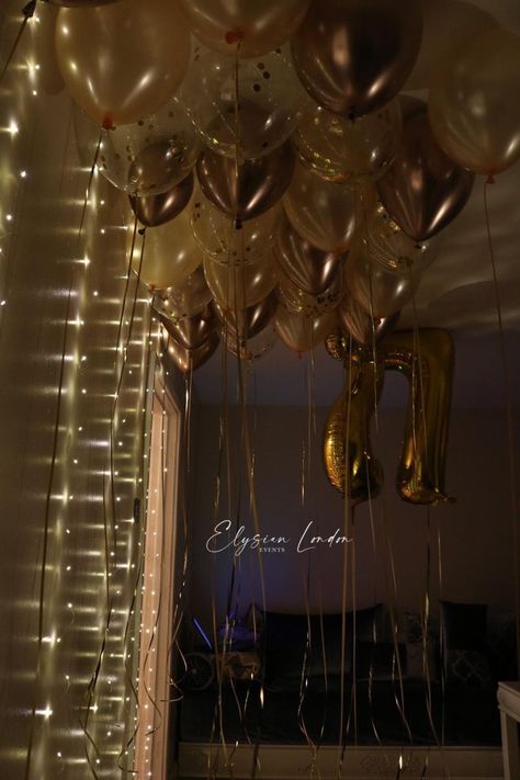 Gold And Brown Birthday Decor, Golden Bday Decoration, Brown Gold Birthday Theme, Golden Sweet Sixteen Birthday, Gold And Glitter Party, Golden 22nd Birthday Ideas, Golden Bday Aesthetic, Golden Era Theme Party, 18th Birthday Elegant Theme