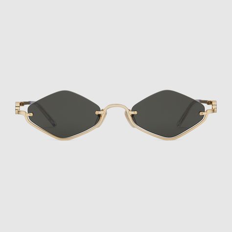 Gucci Geometric frame sunglasses Geometric Frame, Diamond Frame, Gucci Eyewear, Airport Fashion, Gucci Sunglasses, Oval Sunglasses, Airport Style, Sunglass Frames, Vision Board