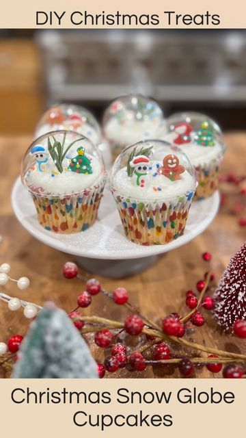 Mackenzie Biehl on Instagram: "Comment SNOW GLOBE and I'll send you the links to everything I used. 

I'll definitely be sharing more Halloween and Fall ideas just wanted you to start thinking about Christmas too 😭😂" Globe Cupcakes, Snow Globe Cupcakes, Gelatin Bubbles, Christmas Cupcakes Recipes, Christmas Cake Pops, Holiday Cupcakes, Magic Cake, Diy Holiday Gifts, Christmas Cupcakes