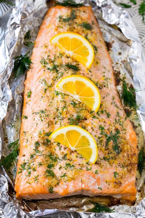 Dill Salmon Recipes, Lemon Dill Salmon, Dill Recipes, Dill Salmon, Salmon In Foil, Grilled Salmon Recipes, Chicken Crispy, Oven Baked Salmon, Butter Salmon