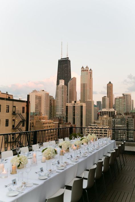 A Glamorous White and Gold Rooftop Wedding at The Ambassador in Chicago Bar Wedding Decor, City Wedding Decor, Rooftop Wedding Reception, Rooftop Reception, City Chic Wedding, City Wedding Venues, Rooftop Party, City Bride, Downtown Wedding