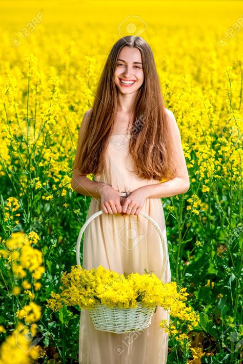 beautiful Holding Flowers, Digital Marketing Business, Happy Girl, Marketing Business, Flower Basket, Pose Reference, Yellow Flowers, Fashion Photo, Graduation Dress