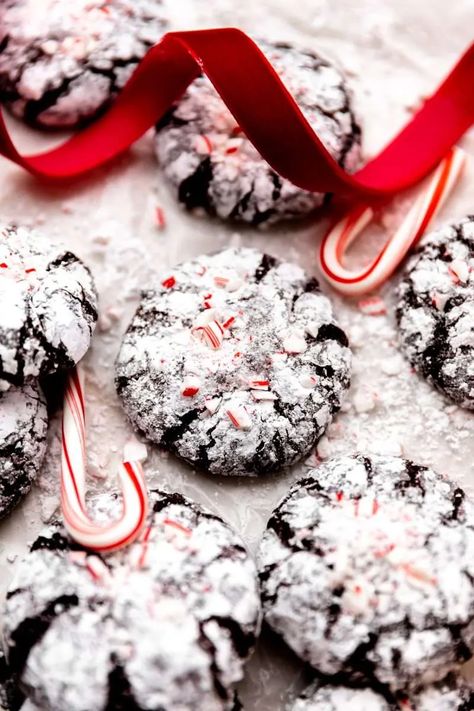 Chocolate Peppermint Crinkle Cookies, Peppermint Crinkle Cookies, Simple Delicious Meals, Fudgy Cookies, Company Recipes, Chocolate Crinkle Cookies, Chocolate Crinkles, Peppermint Cookies, Crinkle Cookies