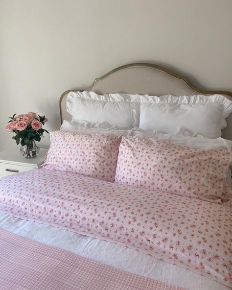 Microfiber Bed Sheets, Girly Room, Redecorate Bedroom, Dreamy Room, Room Redo, Dream Room Inspiration, Room Makeover Bedroom, Pink Room, Room Makeover Inspiration