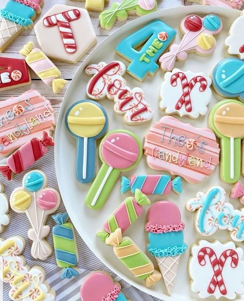 Candyland Cookies Decorated, Candy Cookies Decorated, Royal Cookies, Candy Theme Birthday Party, Frosted Cookies, Birthday Cookie, Cookie Cake Birthday, Iced Sugar Cookies, Rainbow Cookies