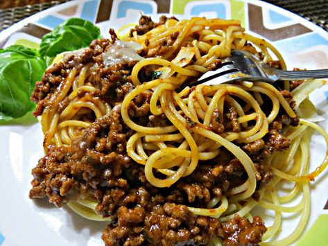 Spaghetti Meat Sauce Raos, Hamburger And Spaghetti Noodle Recipes, Brown Spaghetti Sauce, Brown Pasta, Chili Spaghetti, Homemade Spaghetti Sauce Recipe, Spaghetti Recipes Easy, Italian Pasta Sauce, Barilla Pasta