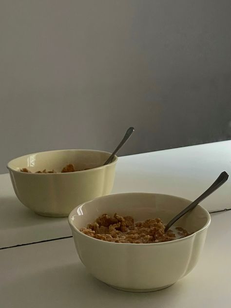 Bowl Of Cereal Aesthetic, Cereal Aestethic Breakfast, Breakfast Cereal Aesthetic, Cereal Breakfast Aesthetic, Cereal Bowl Aesthetic, Cereal Aestethic, Aesthetic Cereal, Cereal Aesthetic, Strawberry Cereal