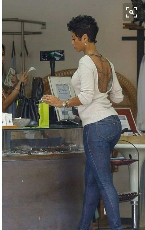 Nicole Mitchell Murphy, Nicole Murphy, Backless Sweater, Hairstyles Women, Girls Jeans, Casual Chic, Womens Hairstyles, Celebrity Style, Girl Fashion