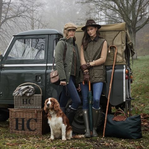 Old Money Outfits Countryside, English Hunting Style, English Countryside Outfit Winter, British Hunting Fashion, Quail Hunting Attire Women, Bird Hunting Outfits For Women, British Hunting Style, English Hunting Aesthetic, English Country Lifestyle