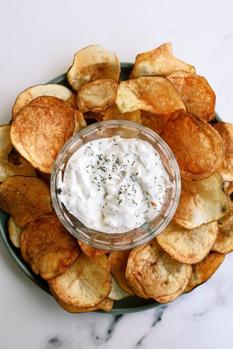 kettle chips and dip Loaded Kettle Chips, Kettle Cooked Potato Chips, Air Fryer Kettle Chips, Aesthetic Snacks Chips, Kettle Chip Dip, Homemade Kettle Chips, Kettle Chips Homemade, Chips Appetizer, Chips Aesthetic