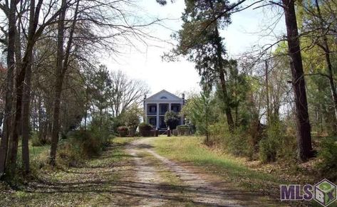 Circa 1804 Antebellum Historic Fixer Upper Home For Sale W/Gardens And 2 Ponds on 13 Acres Jackson, LA $1,071,950 - Country Life Dreams Classic Colonial Homes, Fixer Upper Homes, Fixer Upper Home, Brick Columns, Covered Walkway, Antebellum Homes, Greek Revival, Colonial House, Historic Home