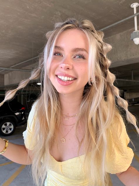 Cute Bubble Braid Ideas, Straight Hairstyles With Bubble Braids, Wavy Hair Bubble Braids, Bubble Braids With Crimped Hair, Crimped Bubble Braid, Curled Hair Bubble Braids, Bubble Braids And Curled Hair, Bubble Braid Blonde, Cute Eras Tour Hairstyles