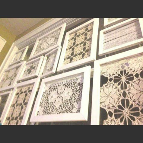 Framed doilies Framed Doilies, Recycler Diy, Doily Art, Doilies Crafts, Repurposed Art, Lace Crafts, Framed Pictures, Diy Casa, Lace Doily