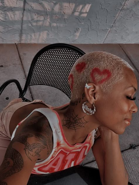 Twa Hair Color, Buzzed Hair Women, Shaved Head Designs, Girls With Shaved Heads, Short Shaved Hairstyles, Buzzed Hair, Shaved Hair Designs, Buzz Cuts, Cute Short Haircuts