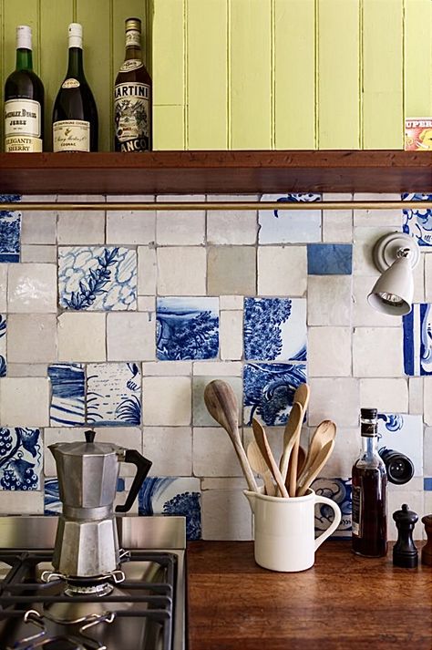 Victorian Shelving, Blue And White Tile, Kitchen Decor Ideas, Kitchen Tiles, Küchen Design, Interior Inspo, House Inspo, Tile Backsplash, Decor Kitchen