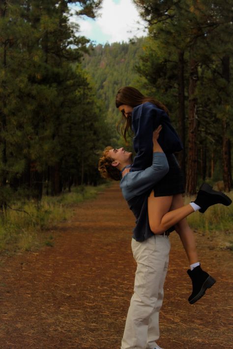 Sweet Poses For Couples, Pictures To Take With Girlfriend, Wedding Photo Ideas Spicy, Sunset Mountain Photoshoot, Cute Casual Couple Poses, Cute Nature Couple Pictures, Fall Inspired Couple Photoshoot, Simple Cute Couple Photos, Engagement Photos To Show Off The Ring