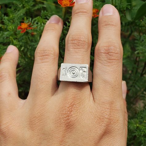 This signet ring is cast in lead-free pewter. The ring size when cast is 5.25, 7.25, 9. The sealing image is dining place setting. perfect for dinner party invites, all fancy like This is part of a series of signet rings I am making cast from lead-free pewter. Each ring master is hand sculpted to give a unique, rustic style, relief image when used as a seal, with sealing wax. Wax Seal Ring, Ring Master, Cast Rings, Pewter Ring, Unique Silver Rings, Signet Rings, Sealing Wax, Party Invites, Ring Photos